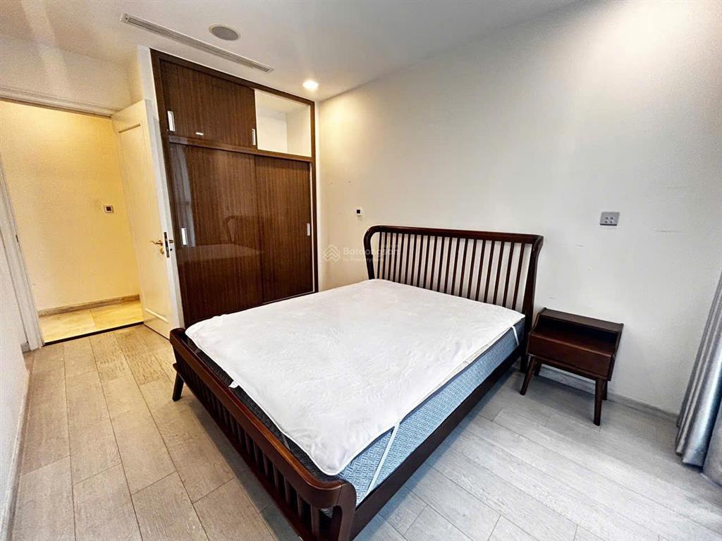 Cho thuê căn hộ dự án vinhomes golden river  1pn