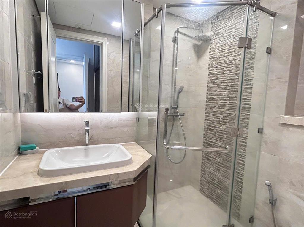 For rent  vinhomes golden river  2br