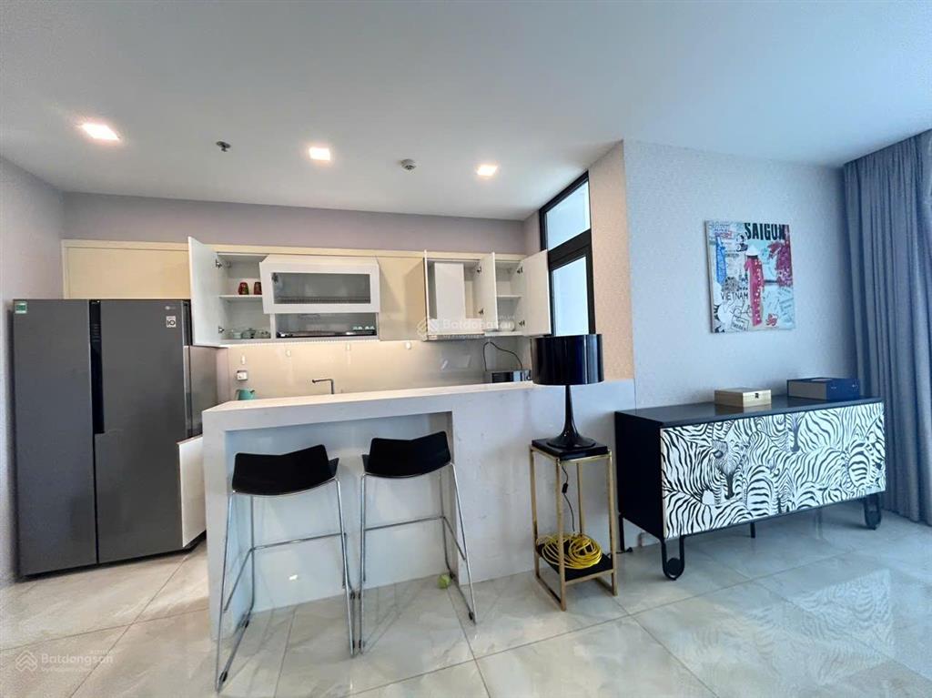 Cho thuê  vinhomes golden river  3 phòng ngủ view sông, phòng khách rất rộng