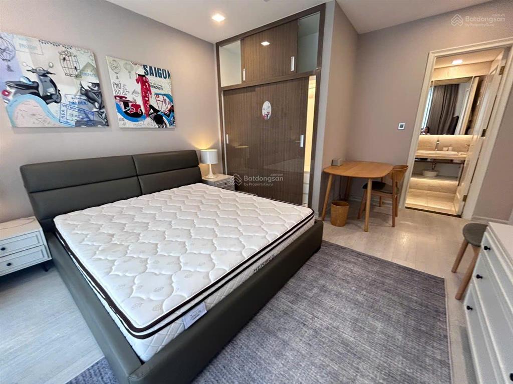 Cho thuê  vinhomes golden river  3 phòng ngủ view sông, phòng khách rất rộng