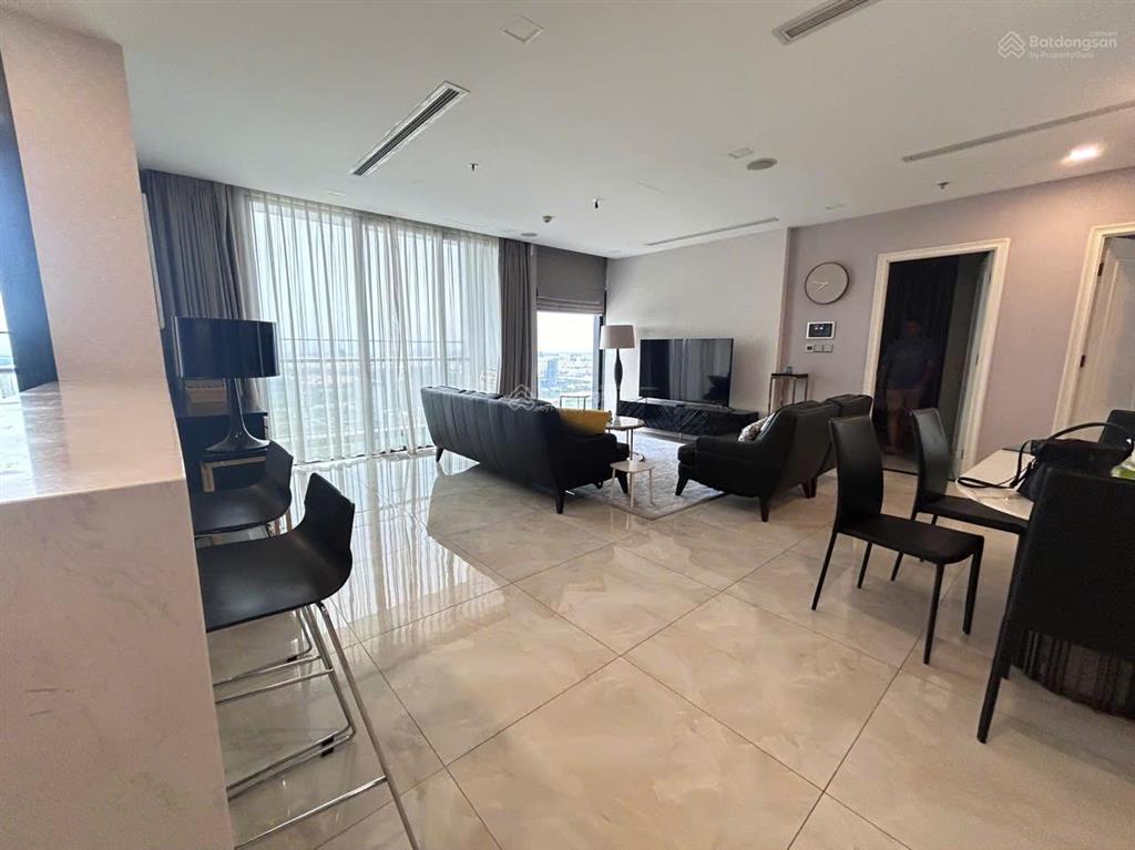 Cho thuê  vinhomes golden river  3 phòng ngủ view sông, phòng khách rất rộng