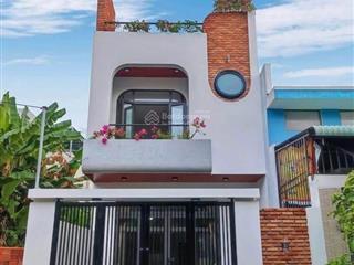 Bán nhà 2,5 tầng liêm lạc mới 100% full nội thất
 diện tích 100m hướng bắc
 công năng chuẩn