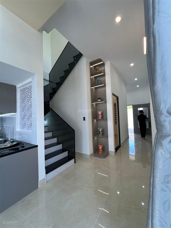 Bán nhà 2 tầng mới 100% full nội thất cao cấp chỉ cần xách vali vào ở ngay!