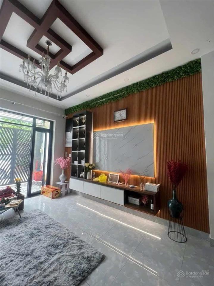 Chủ đi định cư nước ngoài gửi bán gấp nhà hồng bàng, quận 5  dt 47,3m2  shr sang tên ngay