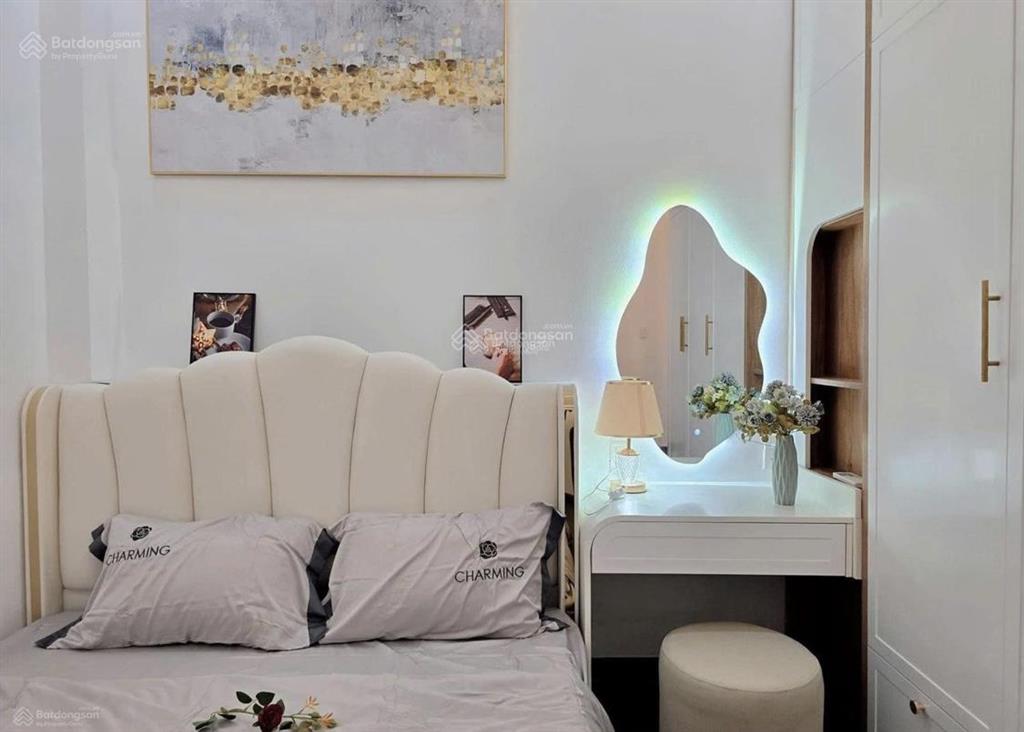 Một căn  nằm ngay tuyến đường cực đẹp nguyễn thị tần gần chợ rạch ông
