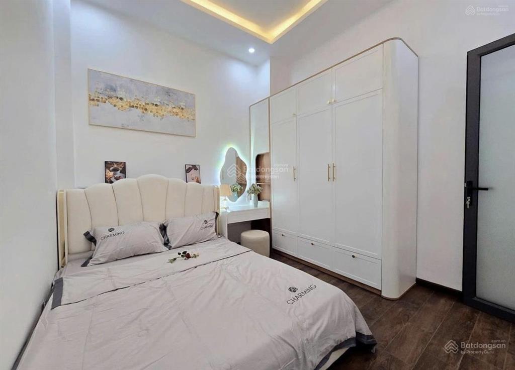 Một căn  nằm ngay tuyến đường cực đẹp nguyễn thị tần gần chợ rạch ông