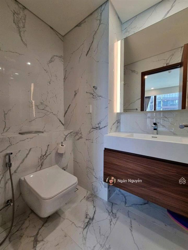 Căn hộ 2 pn, 2wc  69.57 m2, view hồ bơi + sông sg, tầng trung tại the galleria, giá 25 tỷ