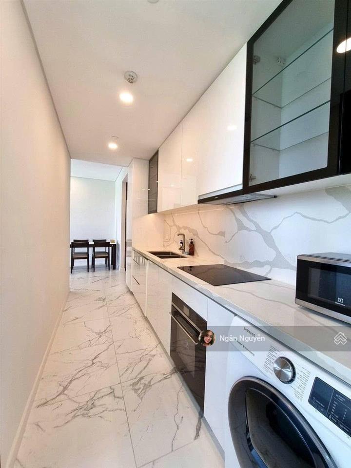 Căn hộ 2 pn, 2wc  69.57 m2, view hồ bơi + sông sg, tầng trung tại the galleria, giá 25 tỷ