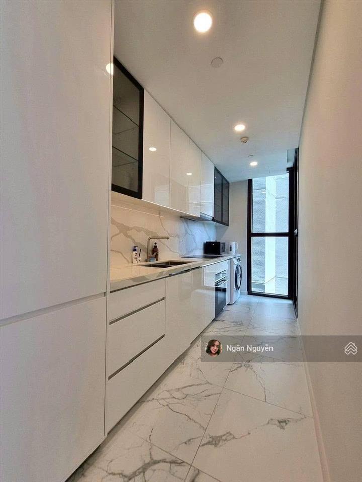 Căn hộ 2 pn, 2wc  69.57 m2, view hồ bơi + sông sg, tầng trung tại the galleria, giá 25 tỷ