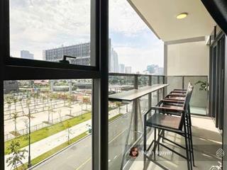 Bắc cái ghế với tách trà gắm pháo hoa. view trực diện quảng trường+ sông sg+ q1. căn 3pn the opera