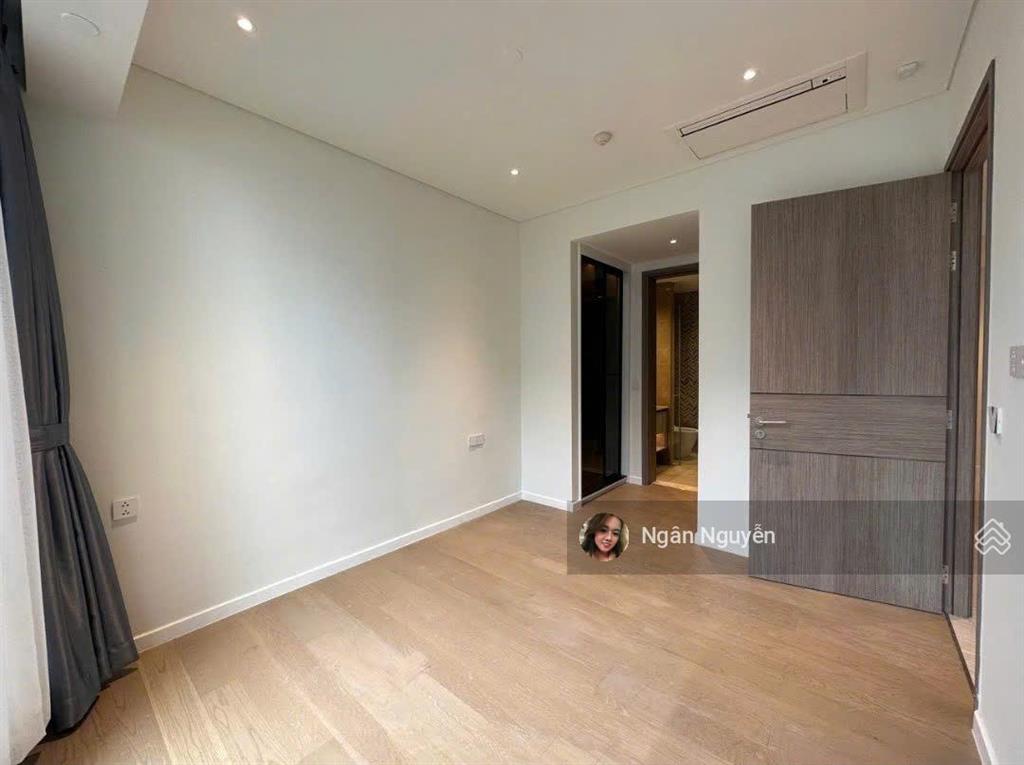Căn nhỏ mà ban công lớn view đẹp cho ai muốn chill. the opera 1pn 54,89m2, view sông q1 + cầu bason