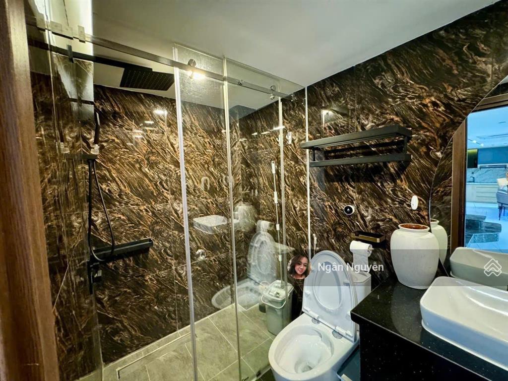 Diện tích khủng, view đẹp, tâng cao. the galleria 3 pn  140 m2. view sông + cầu bason + quận 1.