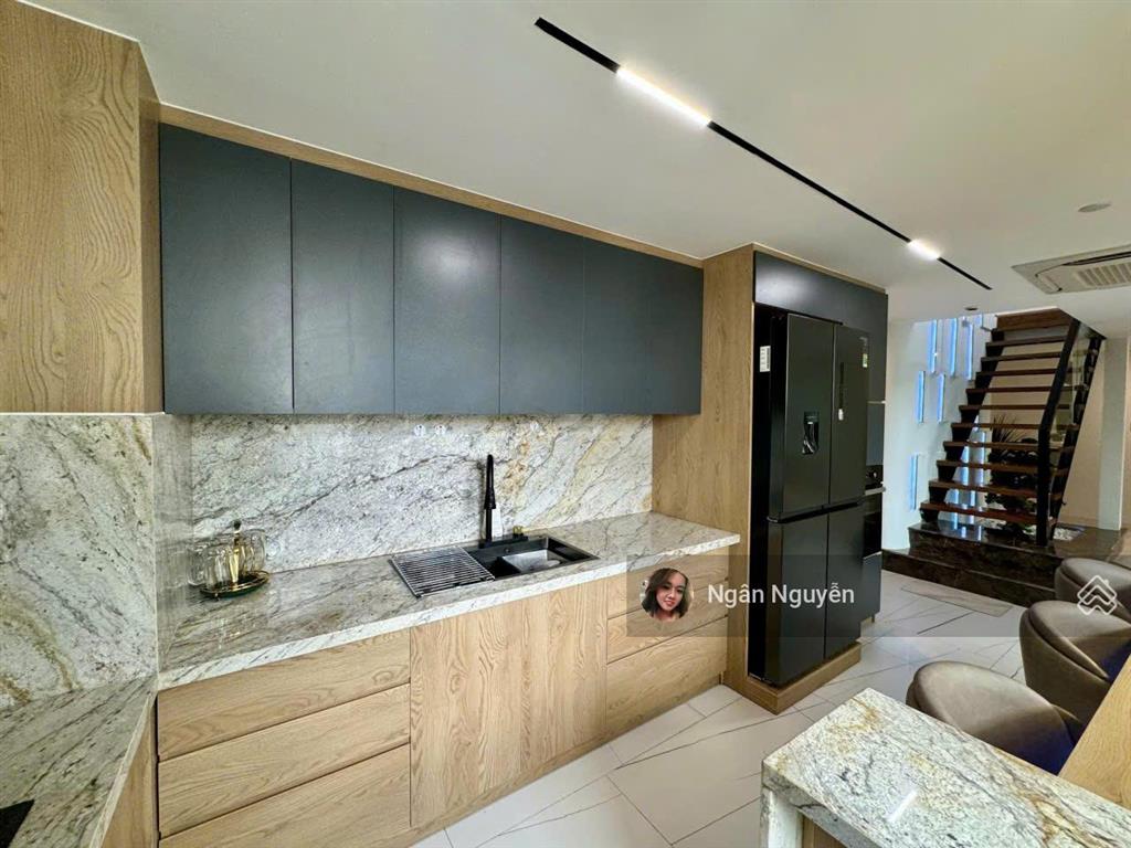 Diện tích khủng, view đẹp, tâng cao. the galleria 3 pn  140 m2. view sông + cầu bason + quận 1.