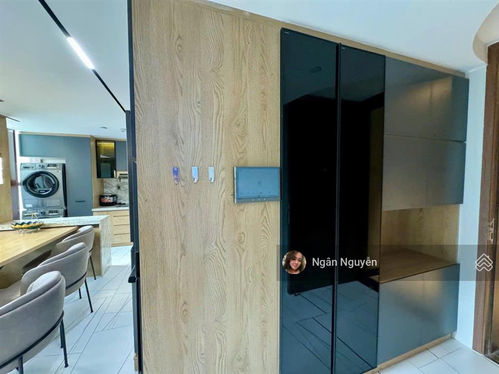 Diện tích khủng, view đẹp, tâng cao. the galleria 3 pn  140 m2. view sông + cầu bason + quận 1.