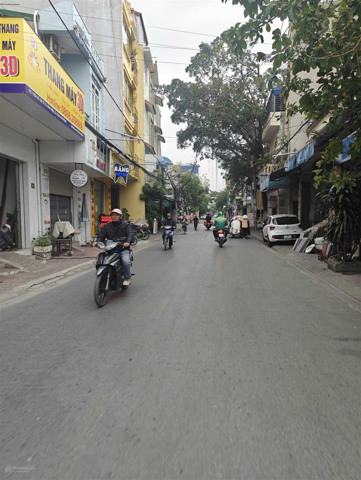 Nhà mặt đường thiên lôi, mặt tiền rộng, kinh doanh tốt