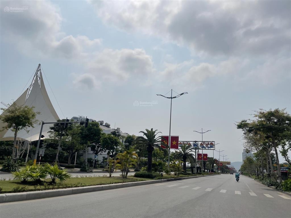 Em cần bán khách sạn trung tâm du lịch bãi cháy, mặt đường hạ long, cách bãi tắm 1km