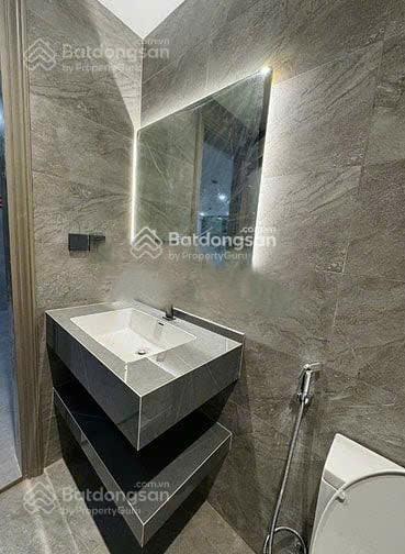 Cho thuê nhà mới xây mặt phố hai bà trưng 80m2x4 tầng, mt 6,5m, thang máy, hầm