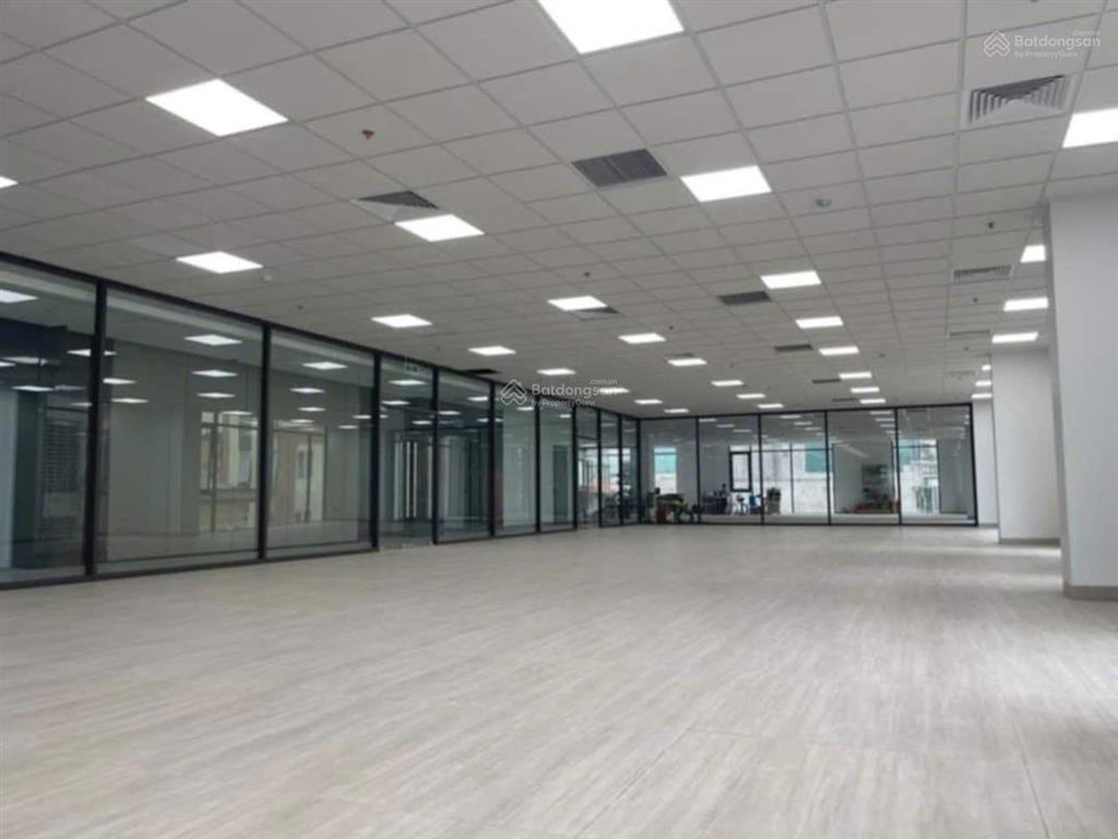Cho thuê nhà mới xây vị tri cực đẹp mặt phố tô hiến thành 163m2x4 tầng, mt6,5m, thang máy, hầm