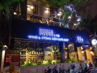 Cho thuê nhà vị trí cực đẹp mặt phố phùng hưng 100m2x4 tầng, mt10m, riêng biệt, hè rộng