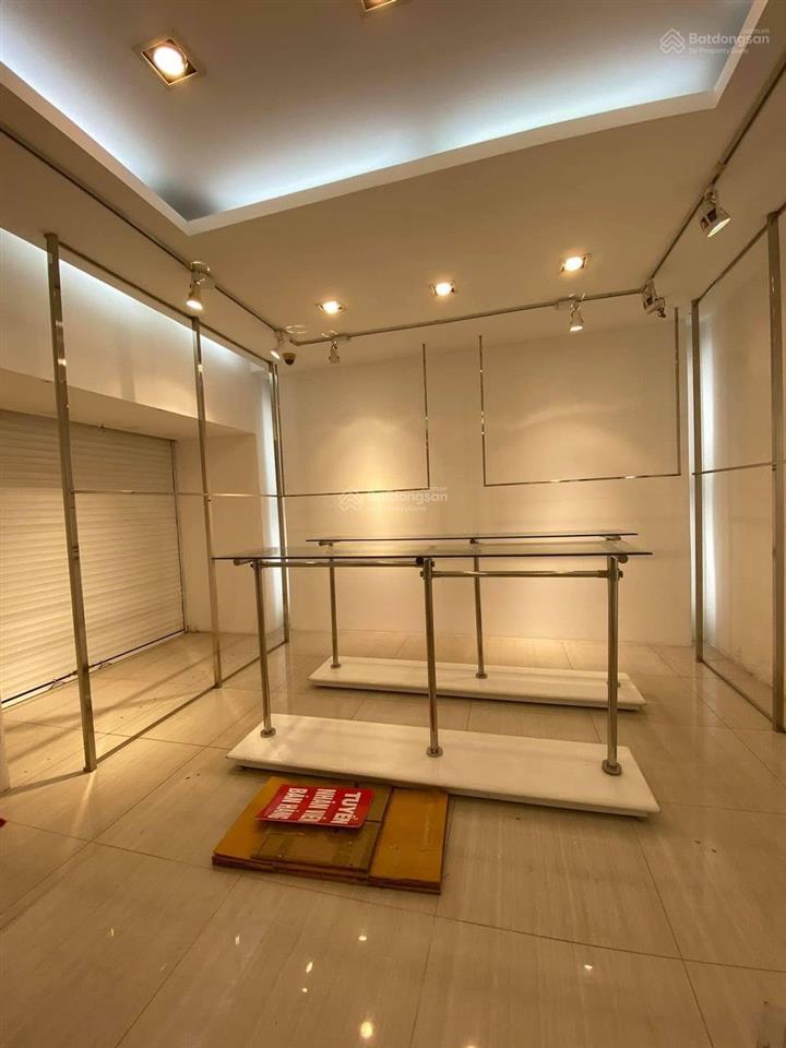 Cho thuê nhà vị trí cực đẹp mặt phố hàng bài 115m2x2 tầng, mt6m, thông sàn, riêng biệt
