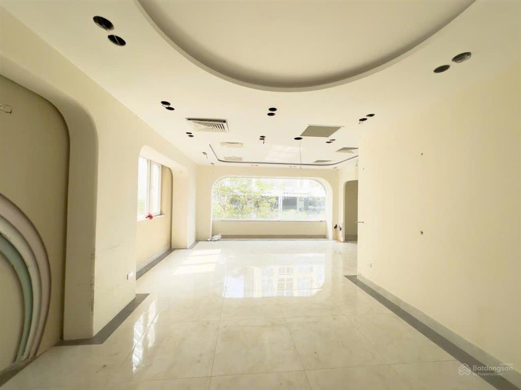 Cho thuê nhà mới xây vị trí cực đẹp mặt phố thái phiên 100m2x3tầng, mt 7,5m, thang máy, riêng biệt