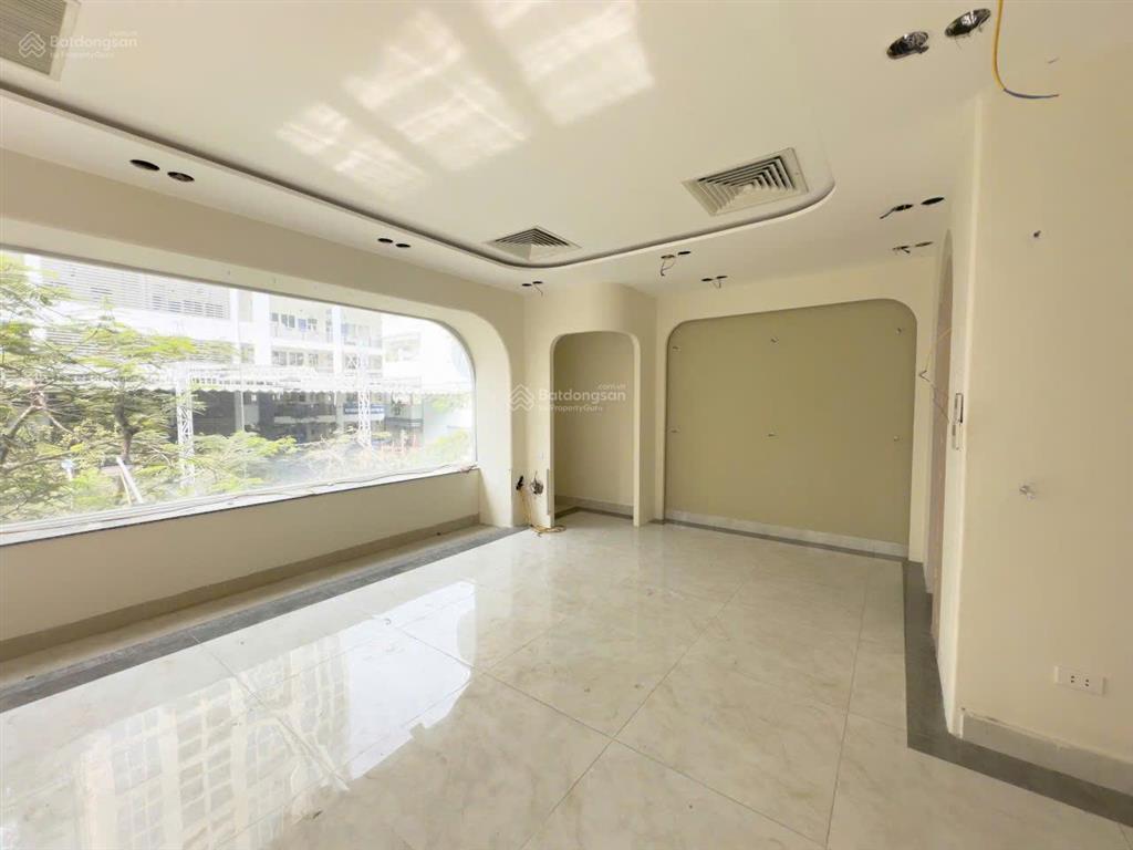 Cho thuê nhà mới xây vị trí cực đẹp mặt phố thái phiên 100m2x3tầng, mt 7,5m, thang máy, riêng biệt