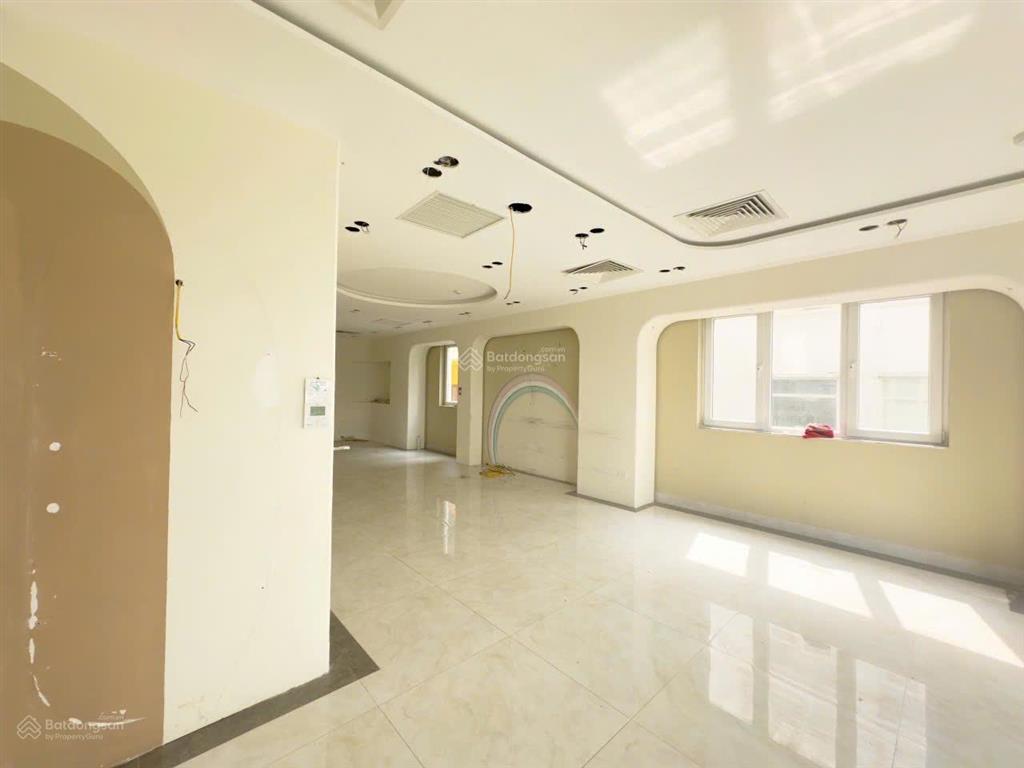 Cho thuê nhà mới xây vị trí cực đẹp mặt phố thái phiên 100m2x3tầng, mt 7,5m, thang máy, riêng biệt