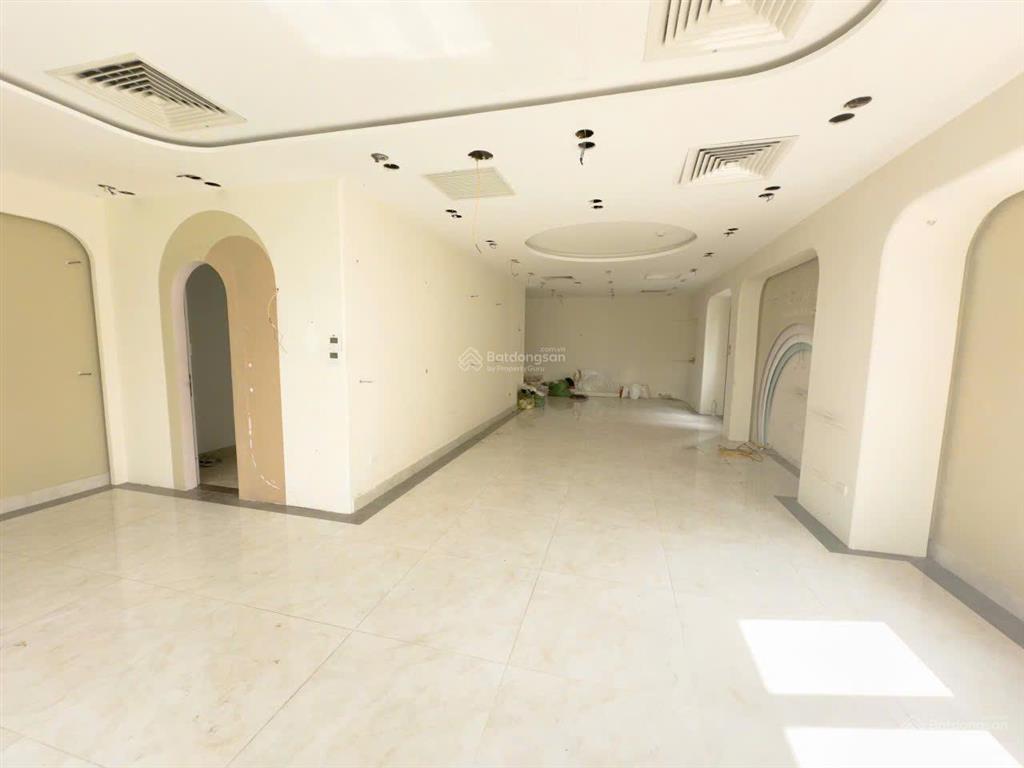 Cho thuê nhà mới xây vị trí cực đẹp mặt phố thái phiên 100m2x3tầng, mt 7,5m, thang máy, riêng biệt