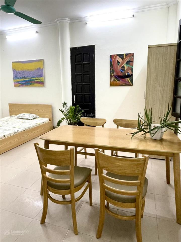 Cho thuê phòng tại 4 tô hiến thành, dt 35m2 full nội thất, wc khép kín ngay vincom bà triệu