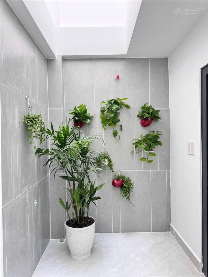 Sát sân bay tsn  ngã tư phú nhuận  nhà hxh 8m nguyễn trọng tuyển  giá trị khai thác cao 40tr/th