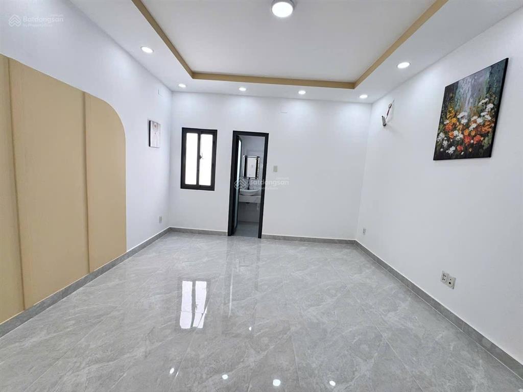 Sát sân bay tsn  ngã tư phú nhuận  nhà hxh 8m nguyễn trọng tuyển  giá trị khai thác cao 40tr/th