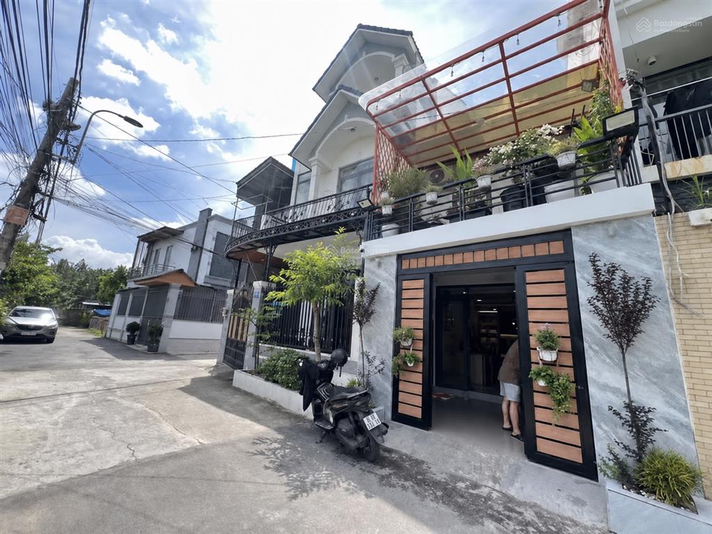 Nhà võ văn ngân chỉ 3 tỷ 080  cho thuê 18 triệu/tháng, hẻm xe tải, sát vincom thủ đức