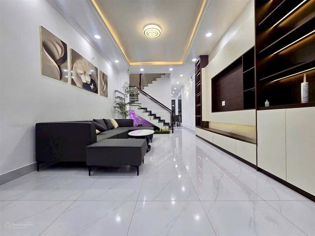 Hẻm xe hơi thành thái q10, nhà đẹp 4 tầng, 70m2, đang cho thuê 20tr/th. giá 5,68 tỷ còn tl