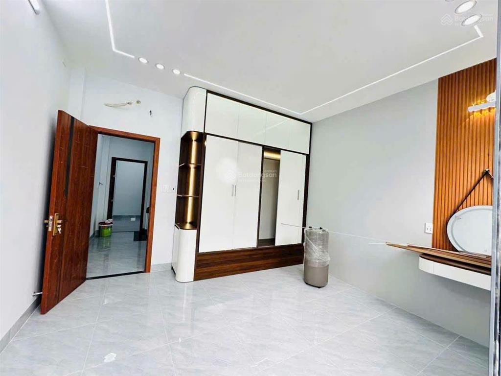 Giá hiếm 3.55 tỷ | nhà 4 tầng 4pn, hẻm 6m ngay phan xích long pn  khu ẩm thực náo nhiệt