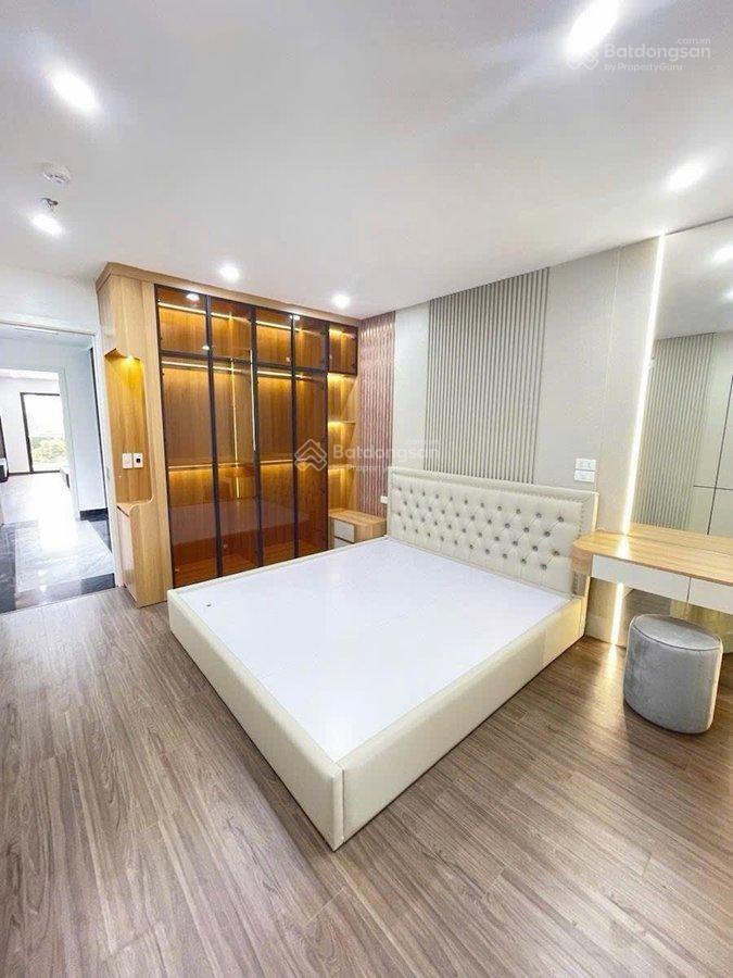 Mặt phố lĩnh nam 7 tầng thang máy 6 phòng khép kín kinh doanh cho thuê văn phòng cực vip