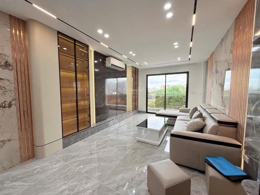 Mặt phố lĩnh nam 7 tầng thang máy 6 phòng khép kín kinh doanh cho thuê văn phòng cực vip