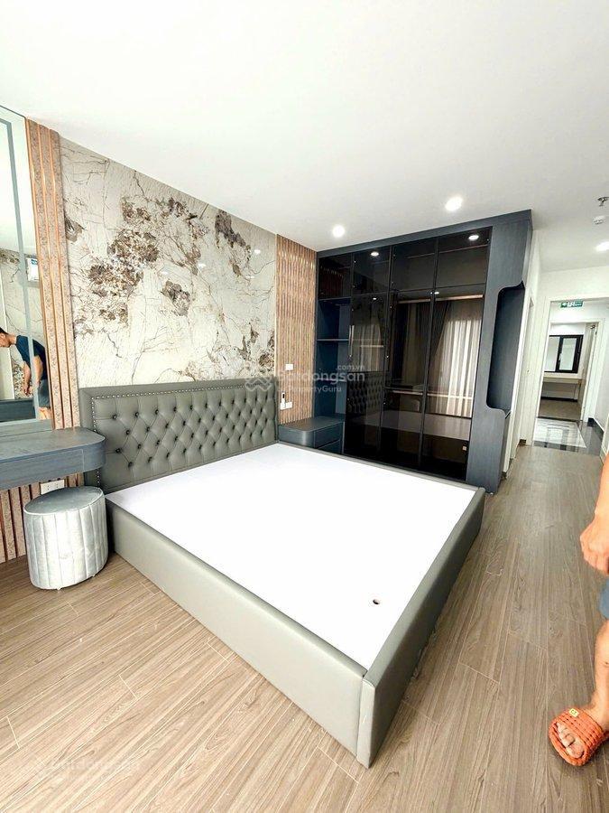 Mặt phố lĩnh nam 7 tầng thang máy 6 phòng khép kín kinh doanh cho thuê văn phòng cực vip