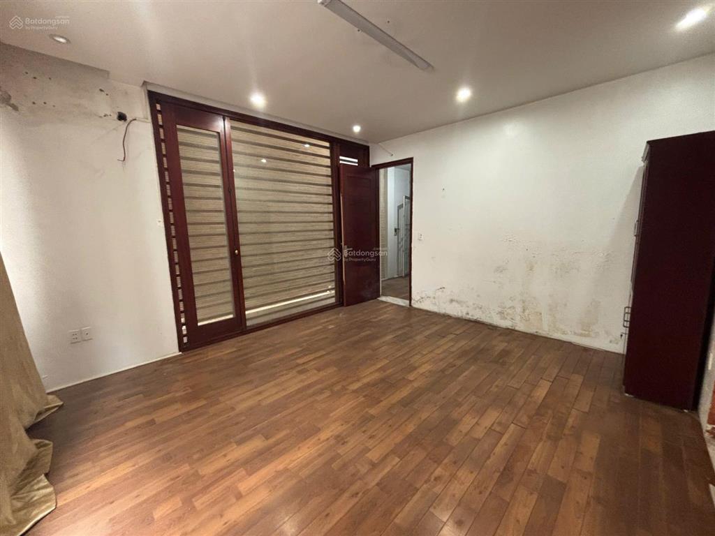 Cho thuê gấp nhà mặt phố 7 ngõ 81 hoàng cầu, 35 triệu, 55 m2, 4pn, 3wc