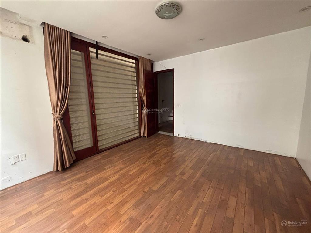 Cho thuê gấp nhà mặt phố 7 ngõ 81 hoàng cầu, 35 triệu, 55 m2, 4pn, 3wc