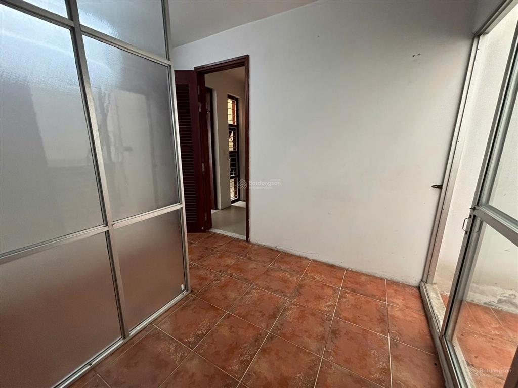 Cho thuê gấp nhà mặt phố 7 ngõ 81 hoàng cầu, 35 triệu, 55 m2, 4pn, 3wc