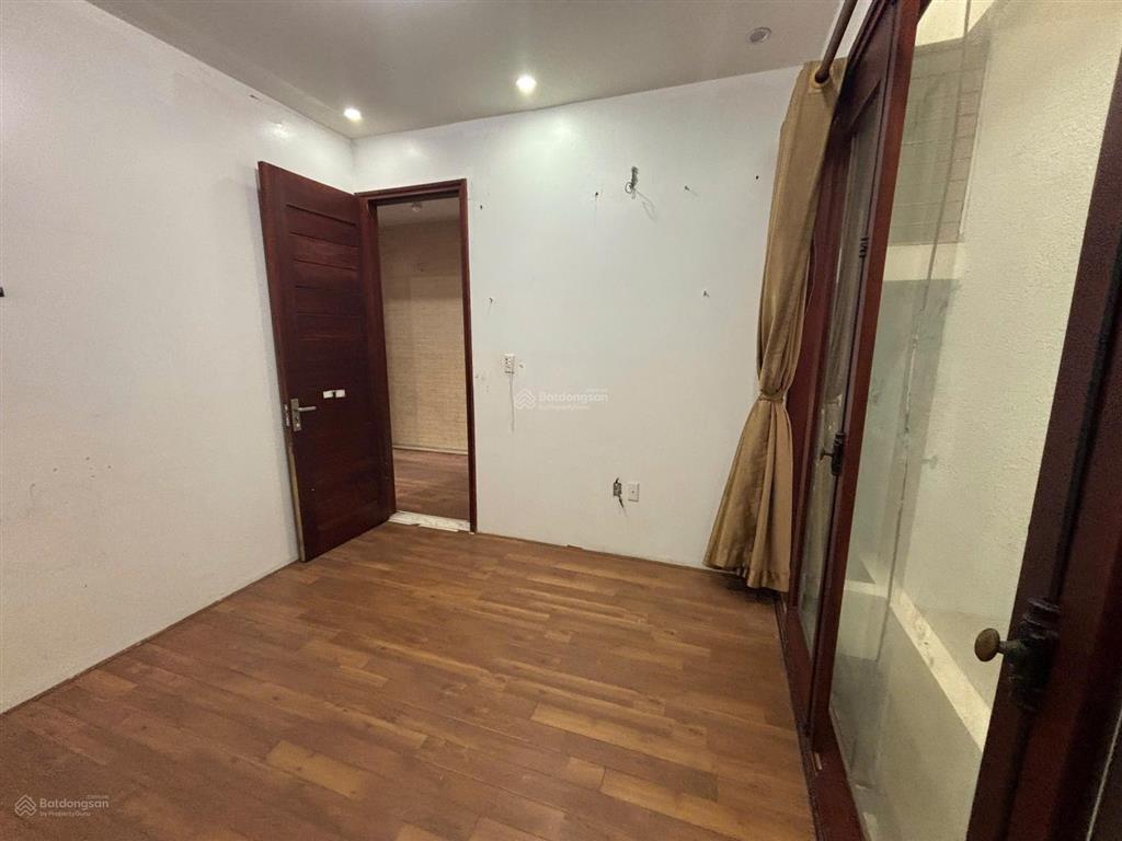 Cho thuê gấp nhà mặt phố 7 ngõ 81 hoàng cầu, 35 triệu, 55 m2, 4pn, 3wc