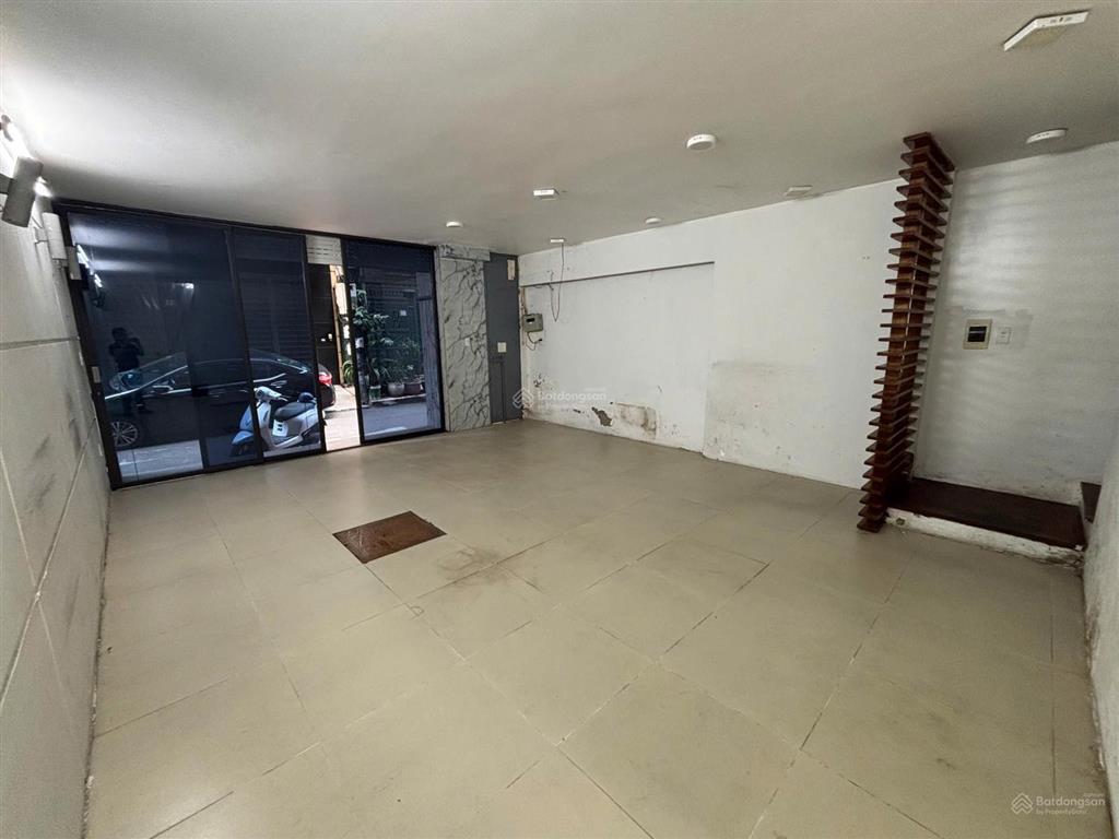 Cho thuê gấp nhà mặt phố 7 ngõ 81 hoàng cầu, 35 triệu, 55 m2, 4pn, 3wc