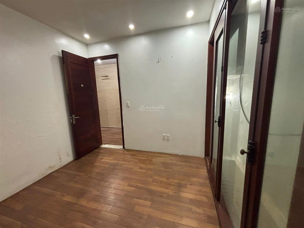 Cho thuê gấp nhà mặt phố 7 ngõ 81 hoàng cầu, 35 triệu, 55 m2, 4pn, 3wc