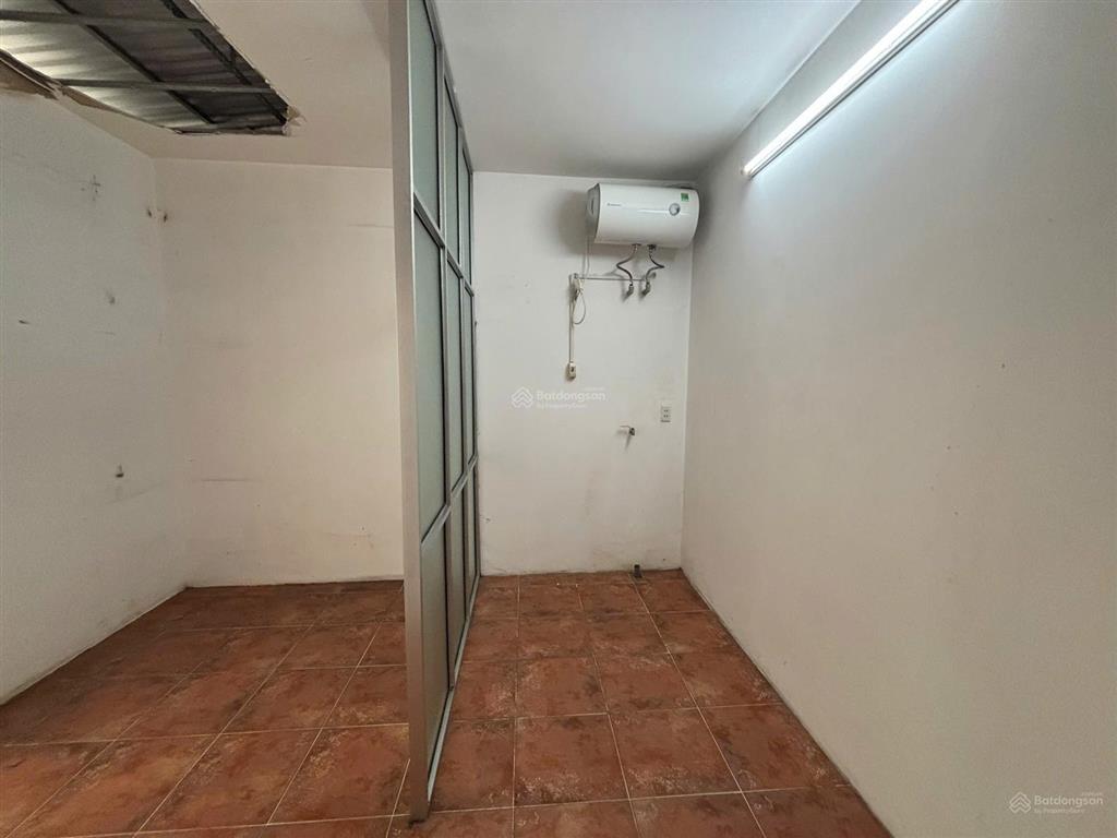 Cho thuê gấp nhà mặt phố 7 ngõ 81 hoàng cầu, 35 triệu, 55 m2, 4pn, 3wc