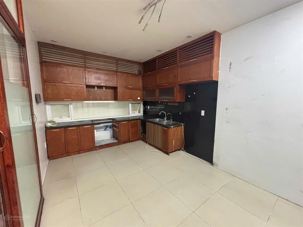 Cho thuê gấp nhà mặt phố 7 ngõ 81 hoàng cầu, 35 triệu, 55 m2, 4pn, 3wc