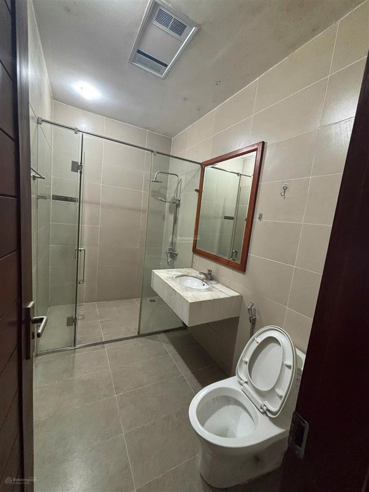 Cho thuê gấp nhà mặt phố 7 ngõ 81 hoàng cầu, 35 triệu, 55 m2, 4pn, 3wc