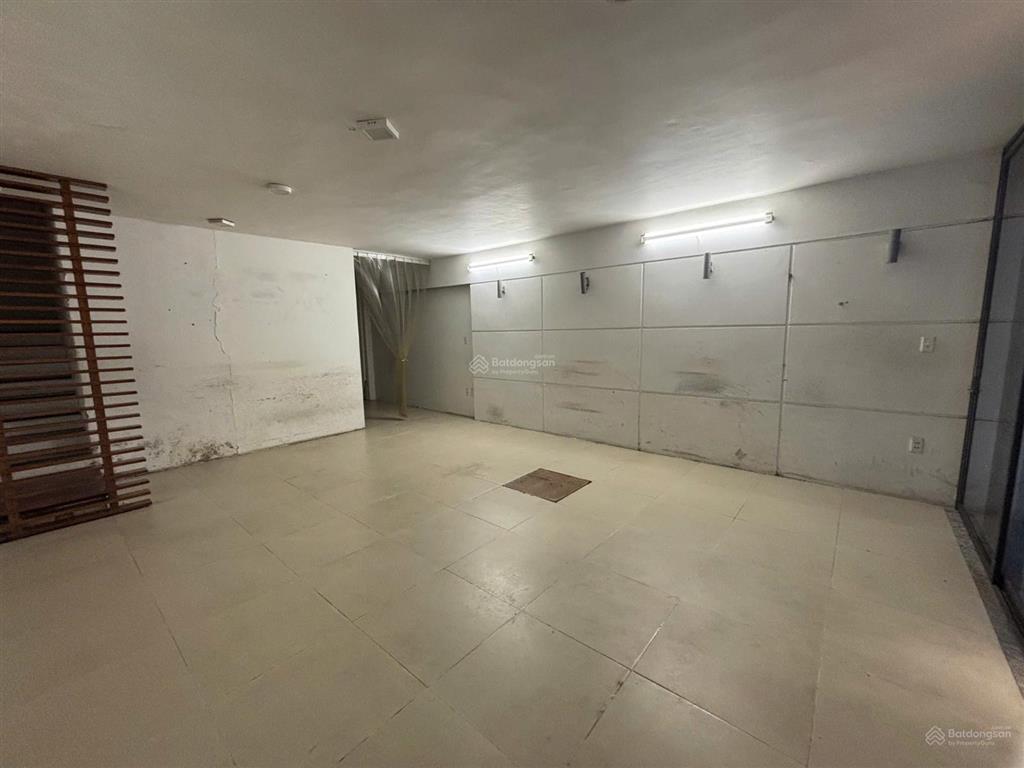 Cho thuê gấp nhà mặt phố 7 ngõ 81 hoàng cầu, 35 triệu, 55 m2, 4pn, 3wc