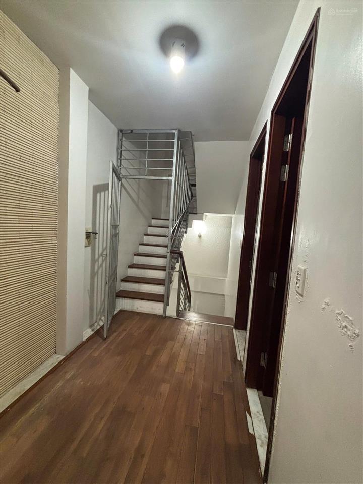 Cho thuê gấp nhà mặt phố 7 ngõ 81 hoàng cầu, 35 triệu, 55 m2, 4pn, 3wc