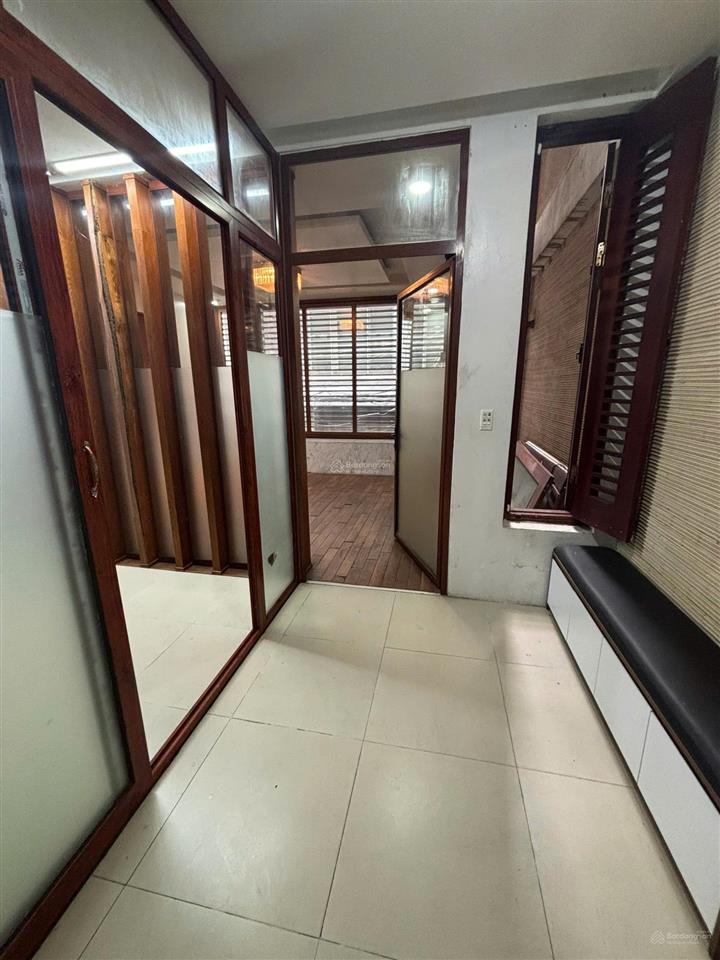 Cho thuê gấp nhà mặt phố 7 ngõ 81 hoàng cầu, 35 triệu, 55 m2, 4pn, 3wc