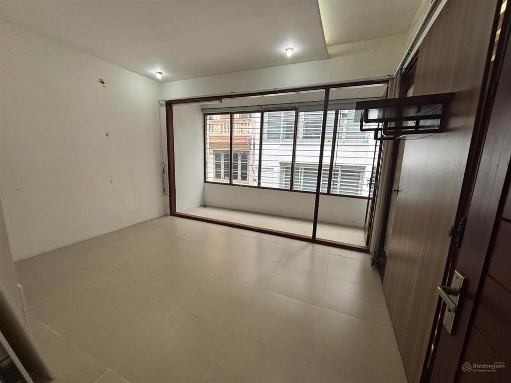 Cho thuê gấp nhà mặt phố 7 ngõ 81 hoàng cầu, 35 triệu, 55 m2, 4pn, 3wc
